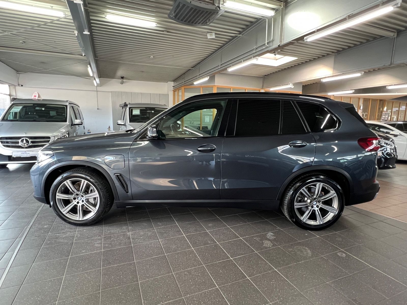 BMW X5 xDrive 45e AHK+HaKa+ACC+HuD+4Z+Pano+Park+LED