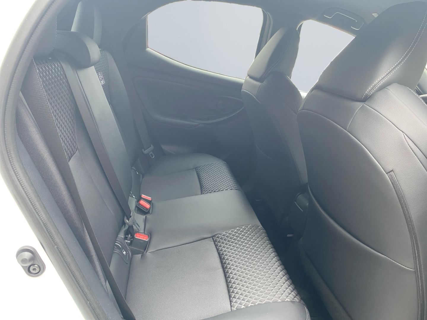 Toyota Yaris Hybrid Style Safety-Paket-Allwetterreifen