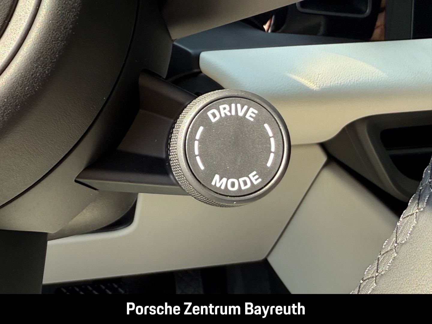 Porsche Macan 4 *AHV*MATRIX*INNO*HEADUP*BOSE*LUFTFEDER*
