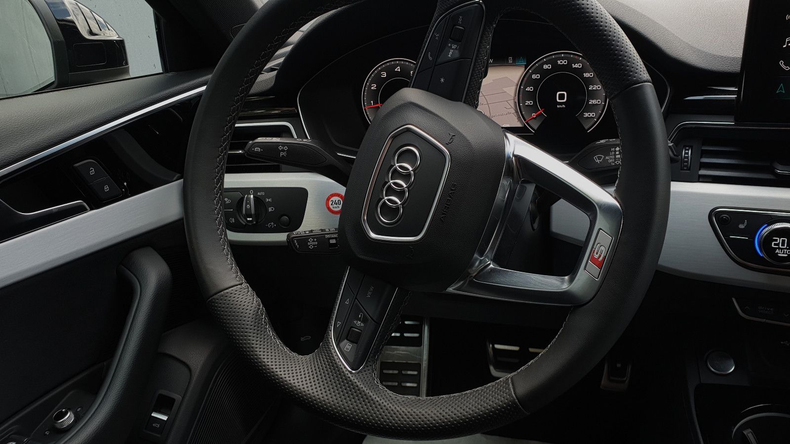 Audi A4 Avant 40 TFSI S tronic S Line - Samsaru's Car Outlet