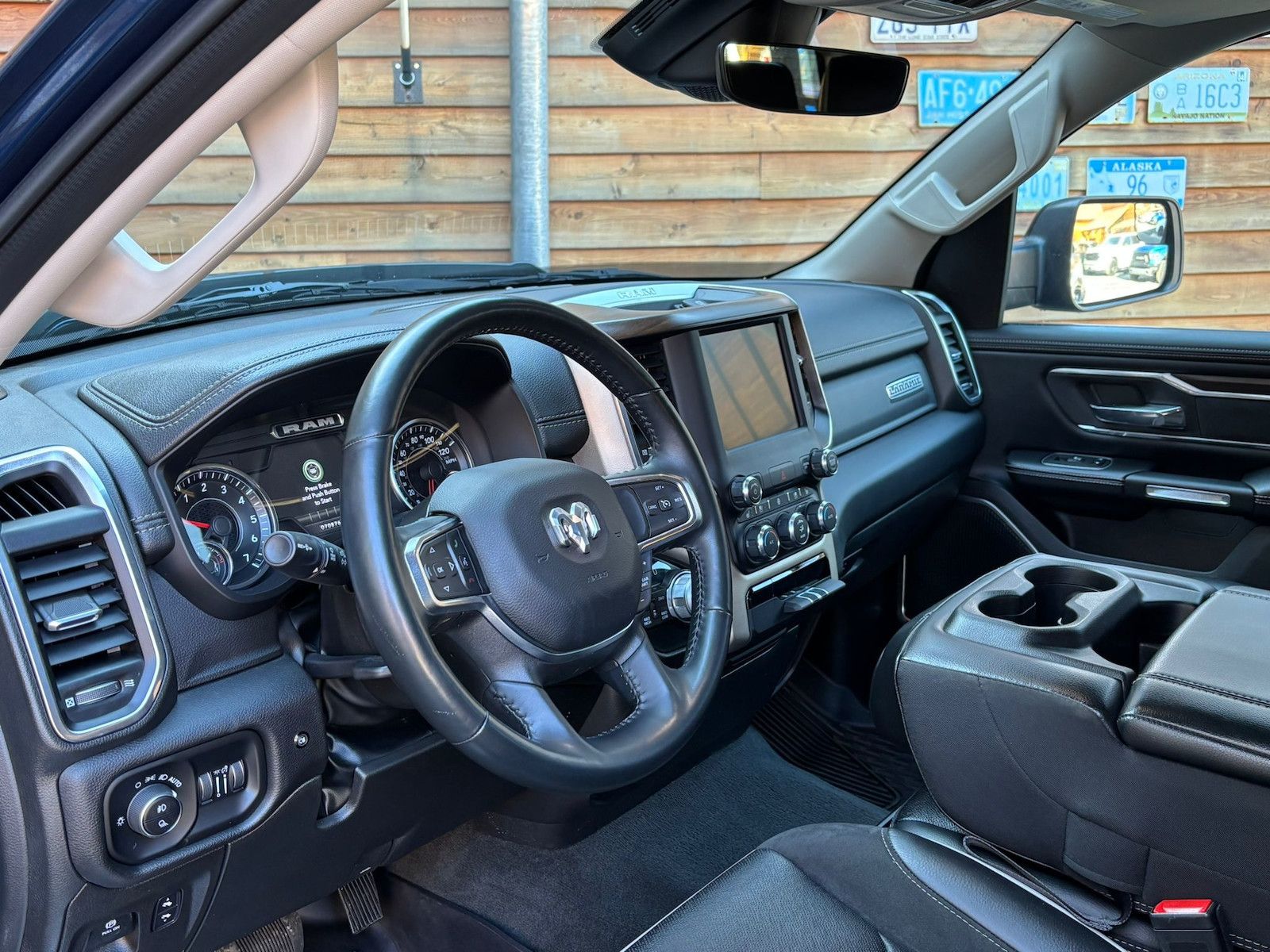 Dodge RAM 1500 Laramie LED AHK Memory 4x4 6-Sitzer