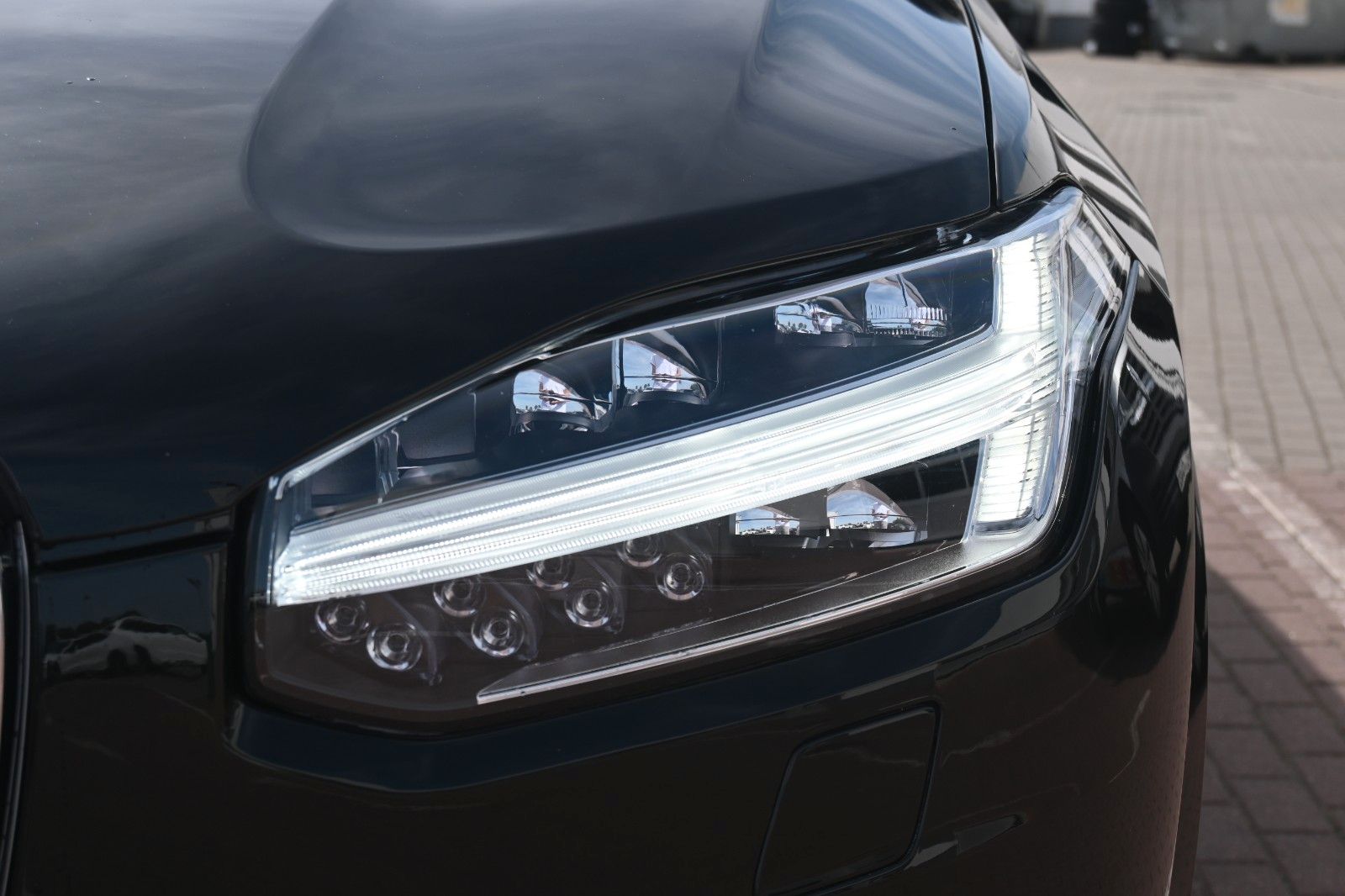 Volvo XC90 T8 Inscription - Samsaru's Car Outlet