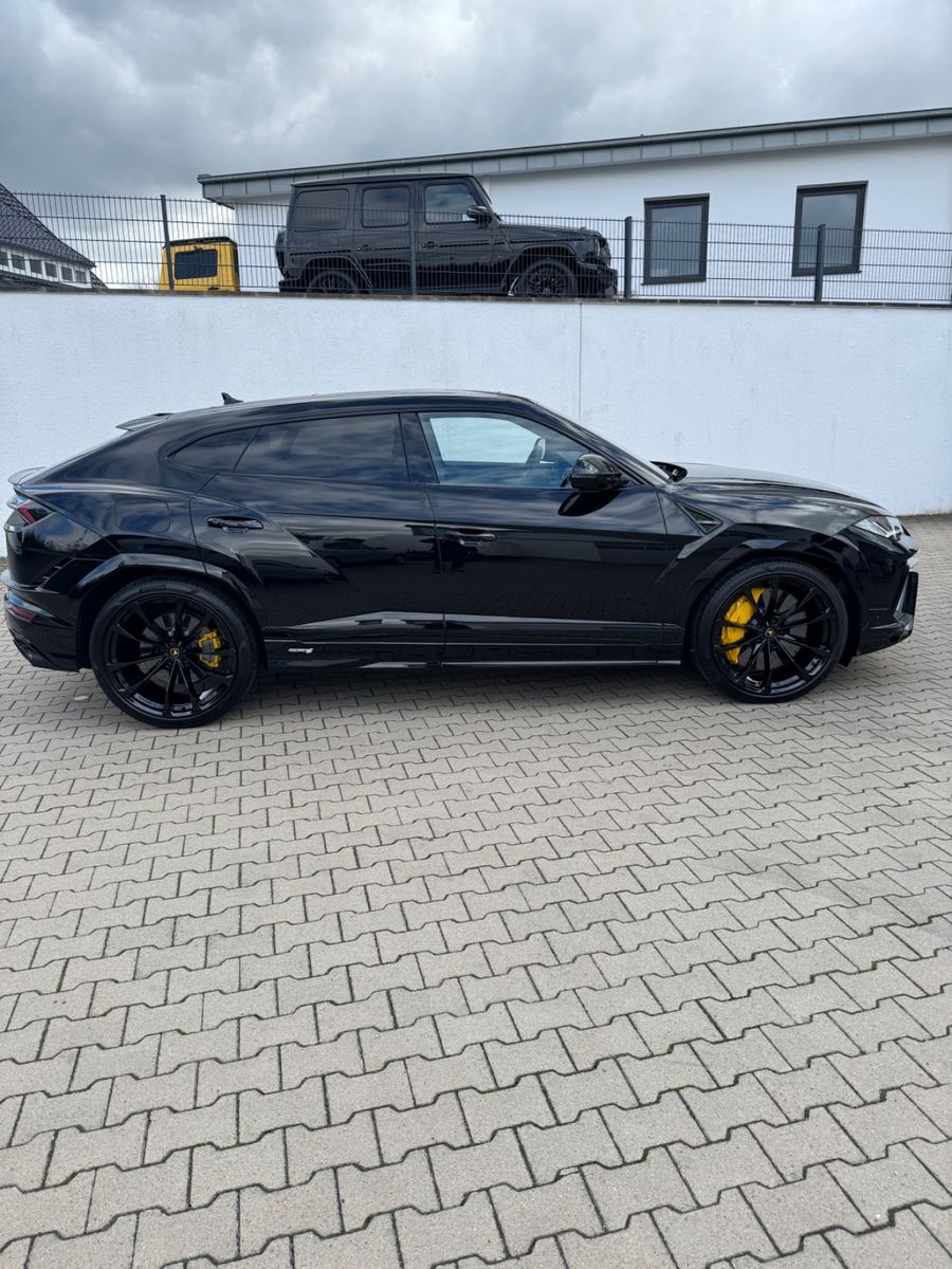 Lamborghini Urus S Facelift - Samsaru's Car Outlet