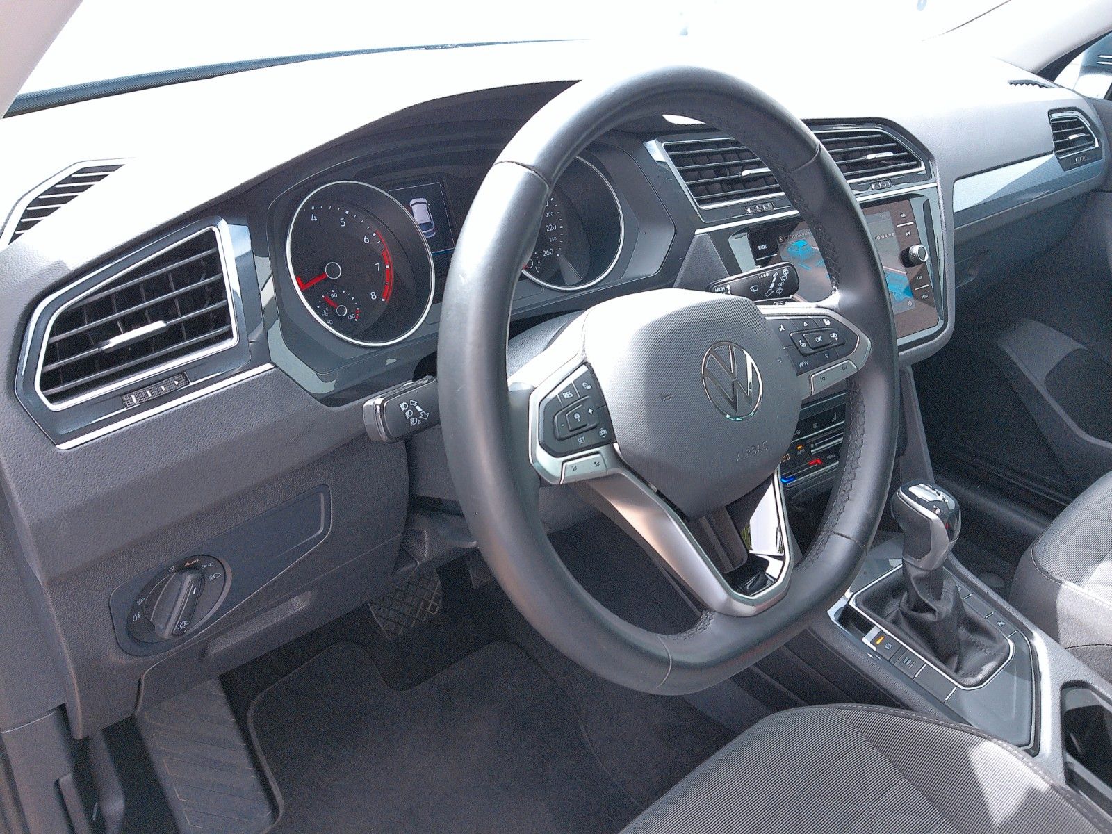 Volkswagen Tiguan 1.5 TSI DSG Life - Samsaru's Car Outlet