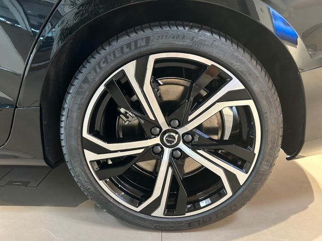 Volvo V60 Plus Dark AWD T8 PHEV NAVI AHK 360°RFK  ACC