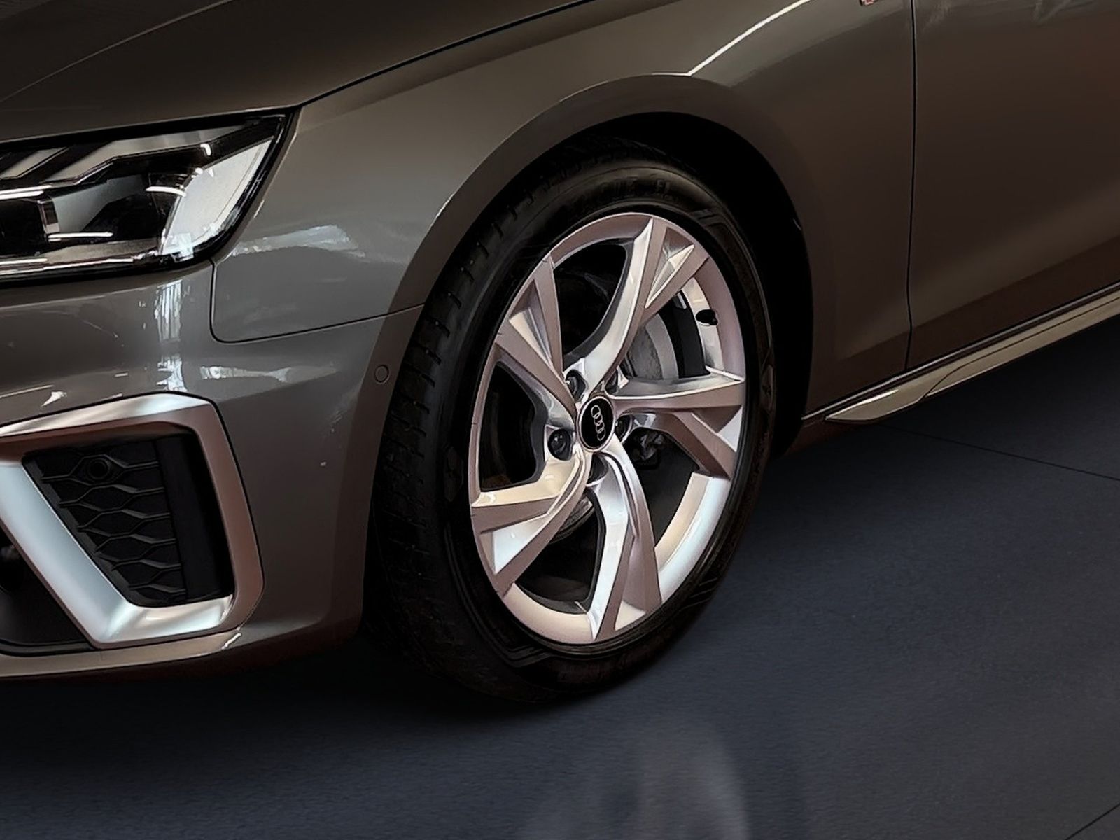 Audi A4 Avant S line 40 TDI S line quattro S-tronic A