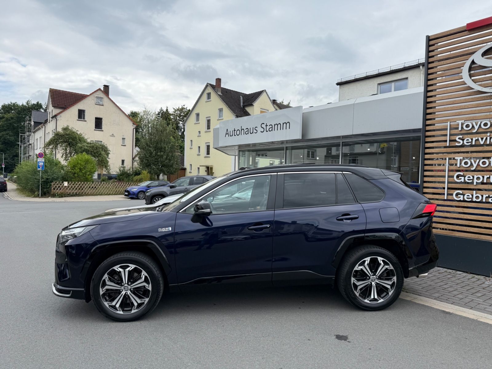 Toyota RAV 4 RAV4 Plug-in Hybrid 4x4 - Samsaru's Car Outlet