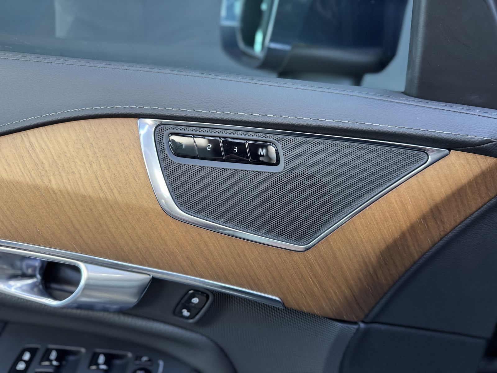 Volvo XC90 Inscription AWD - Samsaru's Car Outlet