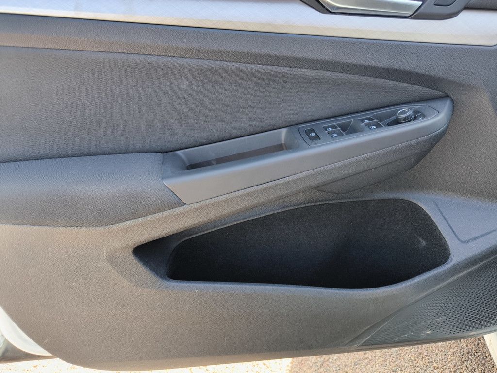 Volkswagen Golf VIII Life - Samsaru's Car Outlet