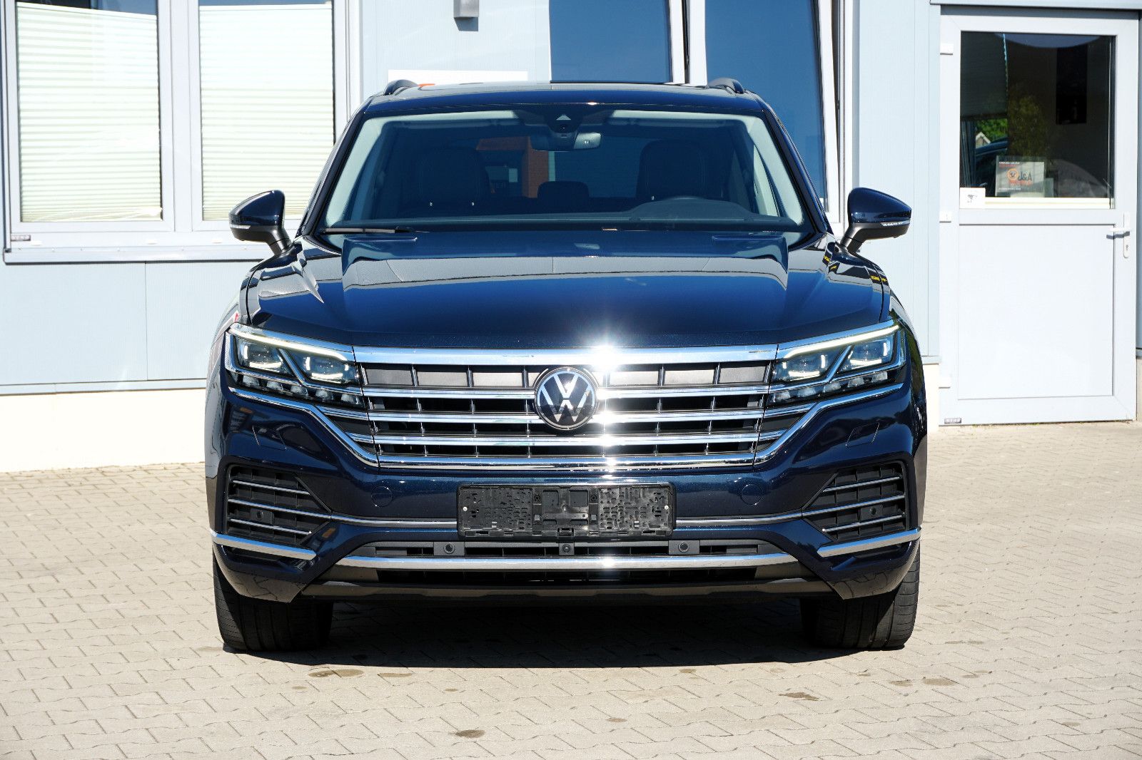 Volkswagen Touareg Elegance 4Motion - Samsaru's Car Outlet
