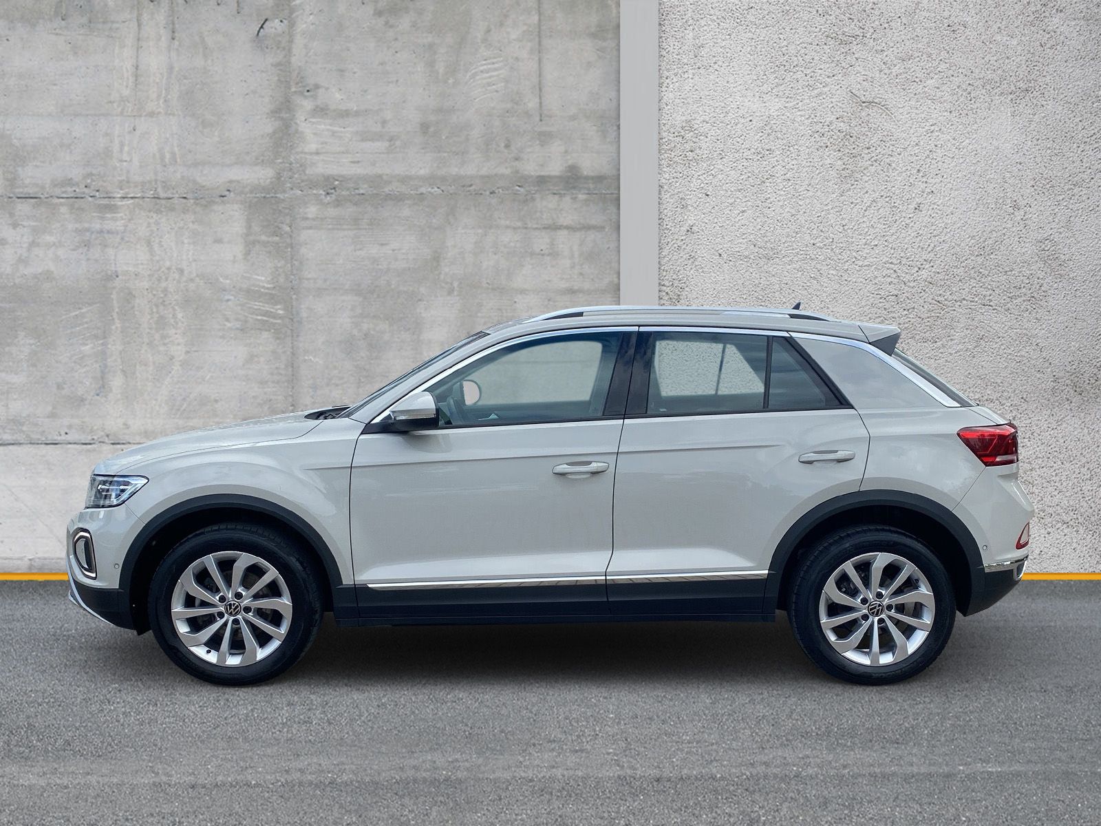 Volkswagen T-Roc 1.0 TSI Style - Samsaru's Car Outlet