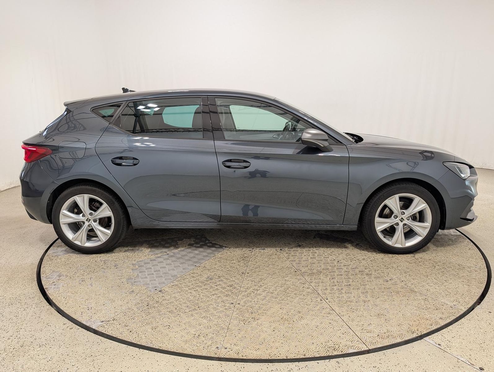 Seat Leon 1.5 eTSI DSG FR AHZV|Winter|Navi|AHK|ACC|RF