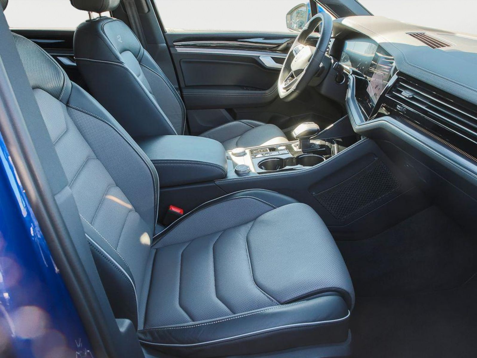 Volkswagen Touareg 3.0TDI R-Line - Samsaru's Car Outlet