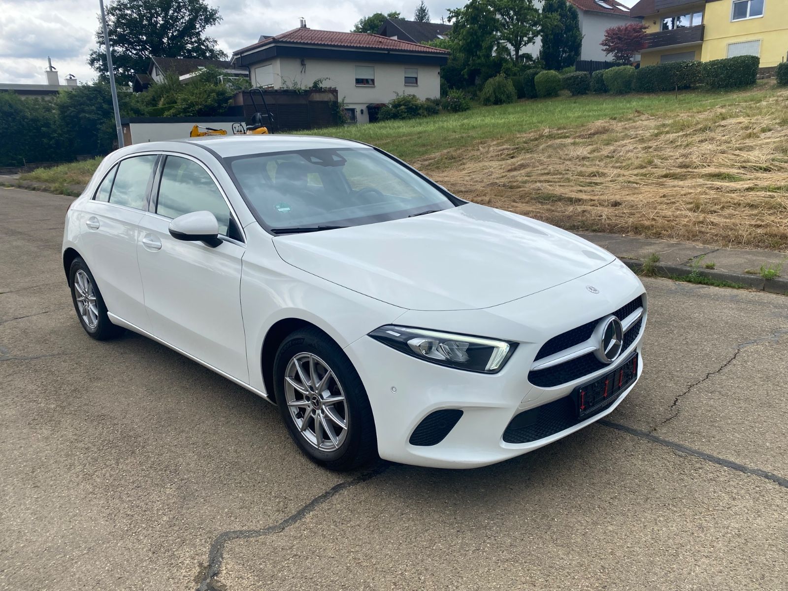 Mercedes-Benz A 180 PROGRESSIVE - Samsaru's Car Outlet