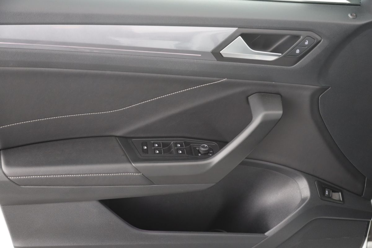 Volkswagen T-Roc 1.0 TSI Style - Samsaru's Car Outlet