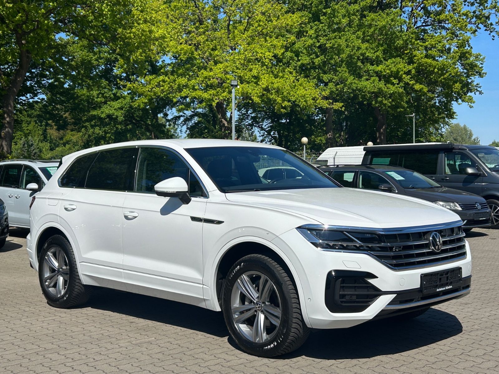 Volkswagen Touareg R-Line 4M - Samsaru's Car Outlet