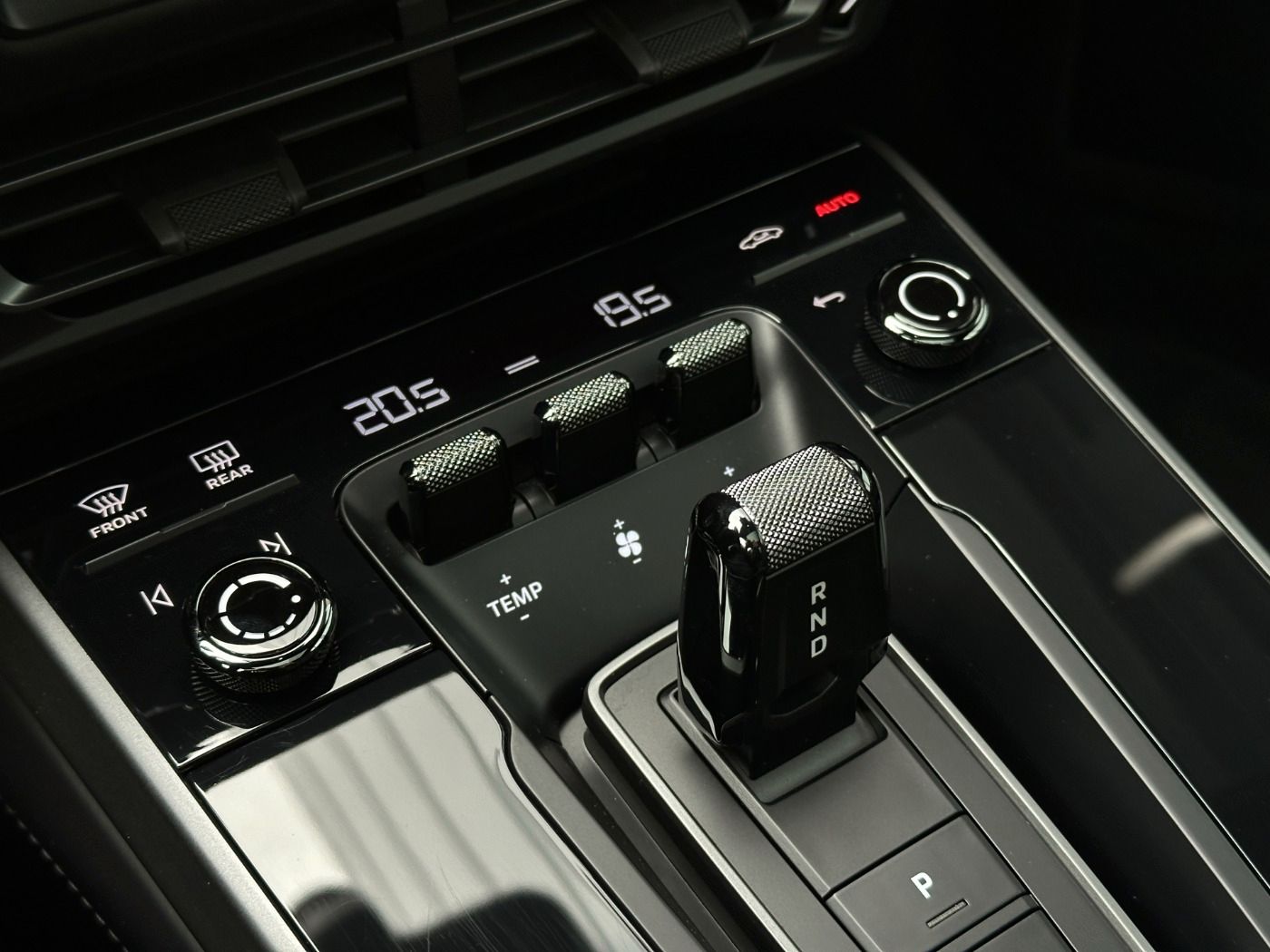 Porsche 992 911 Carrera 4S Lift Matrix BOSE InnoDrive