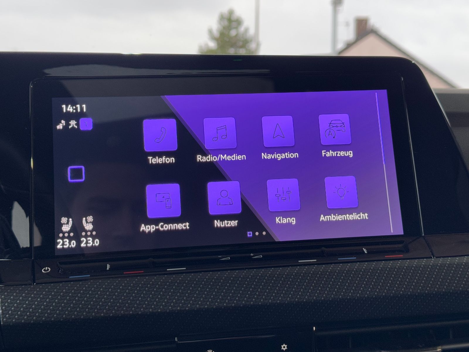 Volkswagen Golf VIII R 2.0 TSI DSG - Samsaru's Car Outlet