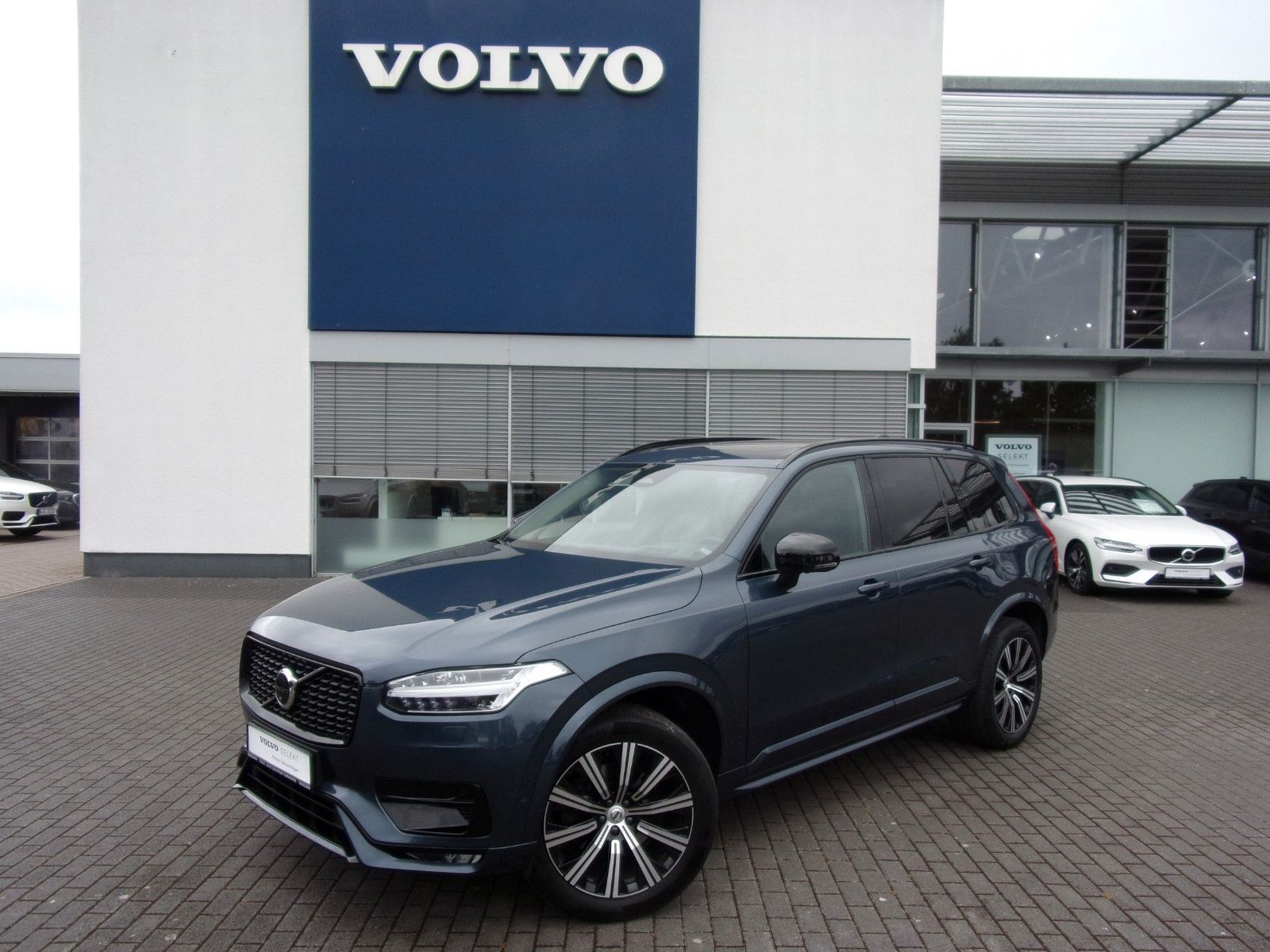 Volvo XC 90 B5 Ultimate Dark AWD - Samsaru's Car Outlet