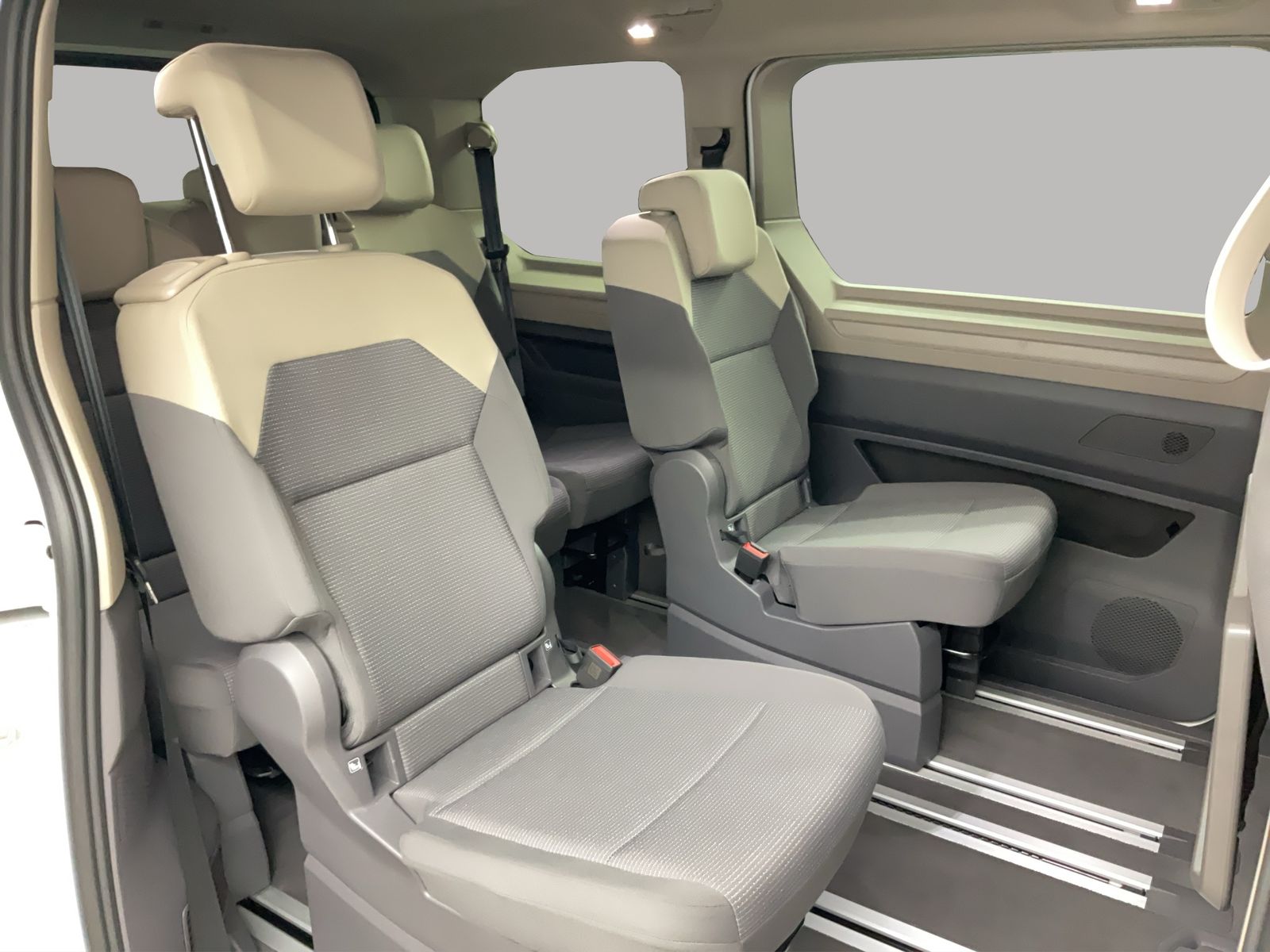 Volkswagen T7 Multivan - Samsaru's Car Outlet