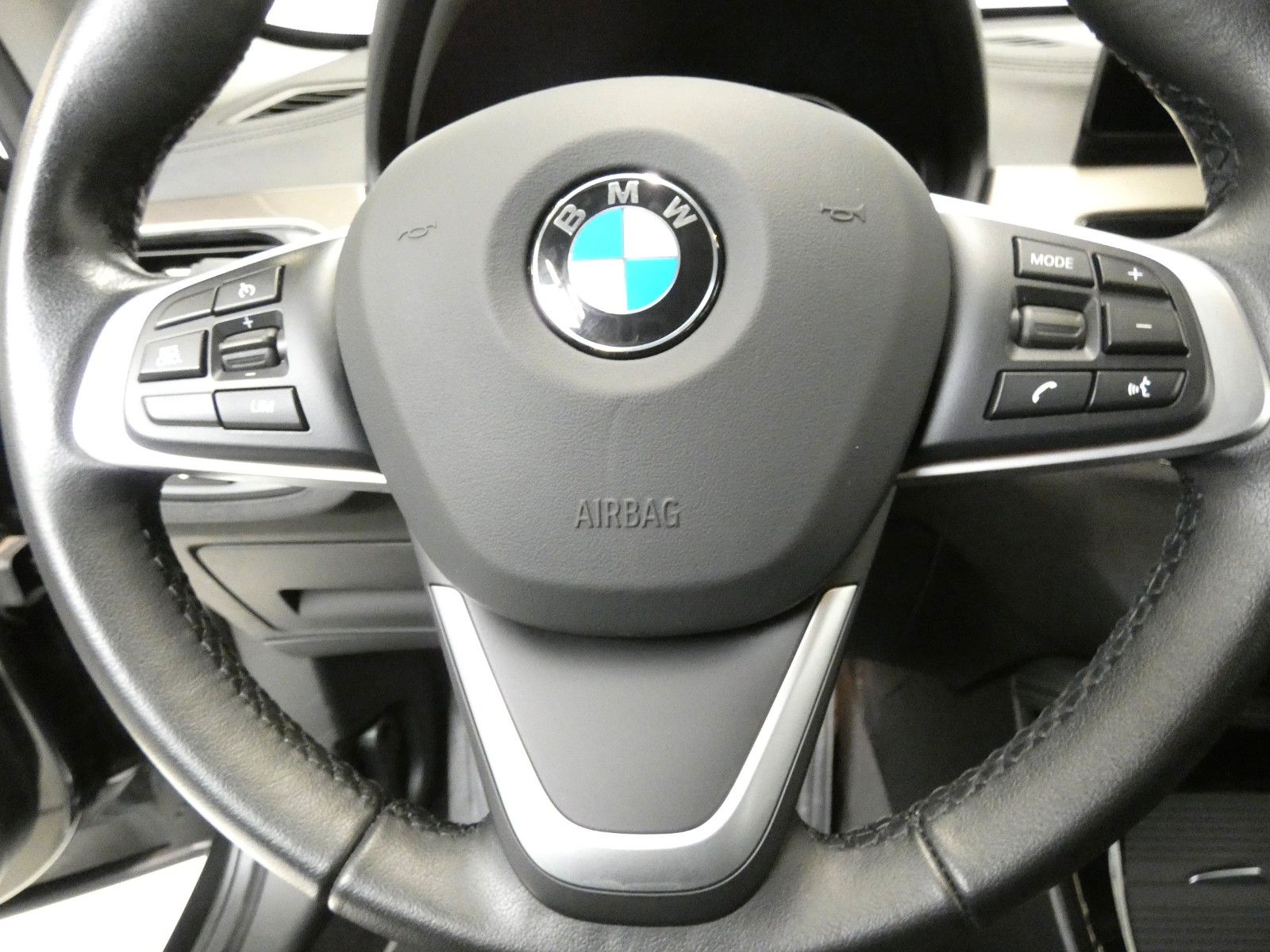 BMW X1 xDrive 20 i xLine - Samsaru's Car Outlet