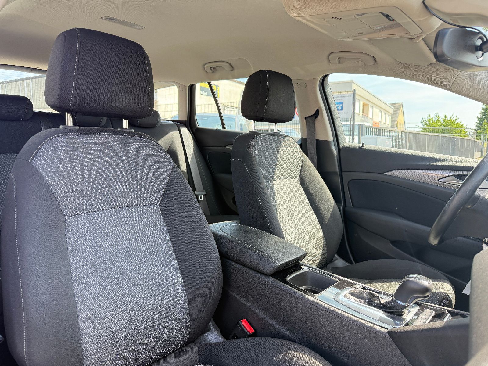 Opel Insignia B Sports Tourer Business - Samsaru's Car Outlet