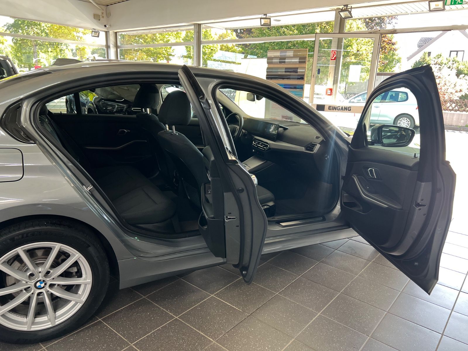 BMW 320d Lim. x Drive AHK+Driving Assist