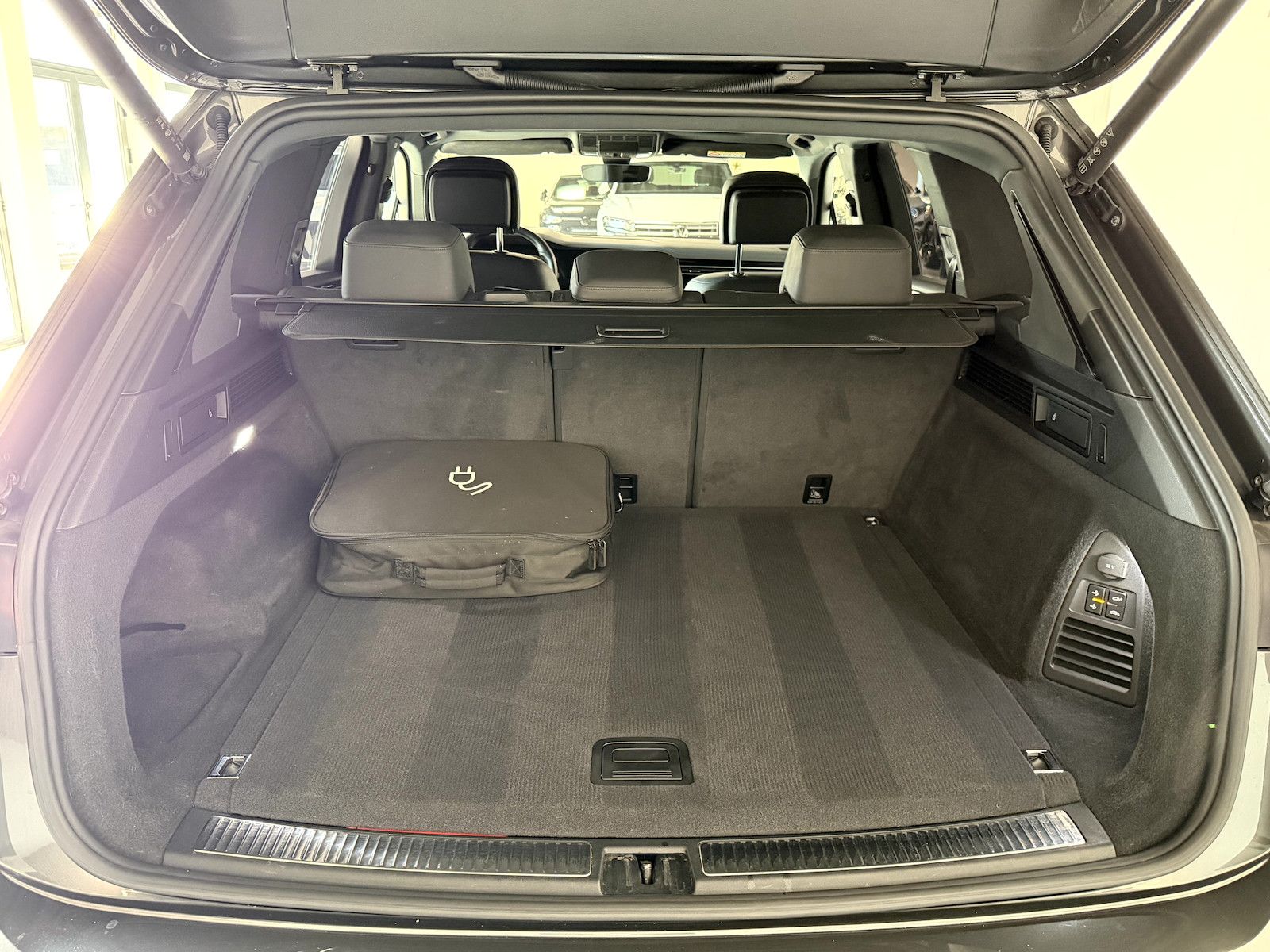Volkswagen Touareg R 3.0TSI*BlackStyle*Pano*AHK*HUD*IQ*