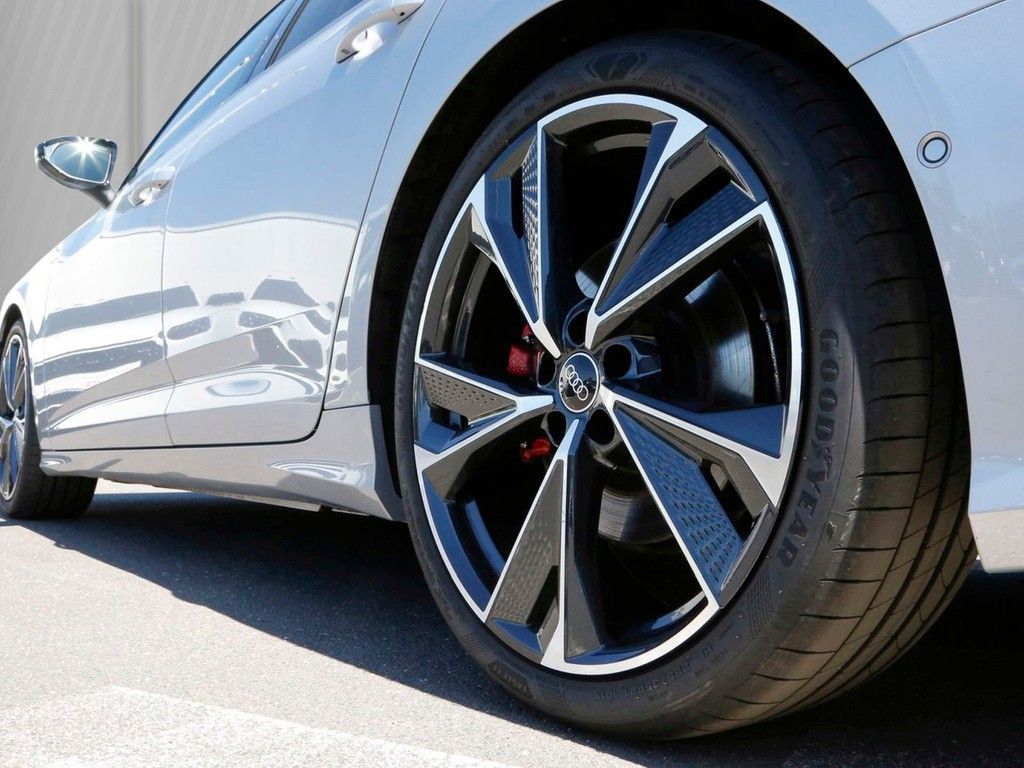 Audi A6 Avant 55 TFSI e Q S line - Samsaru's Car Outlet