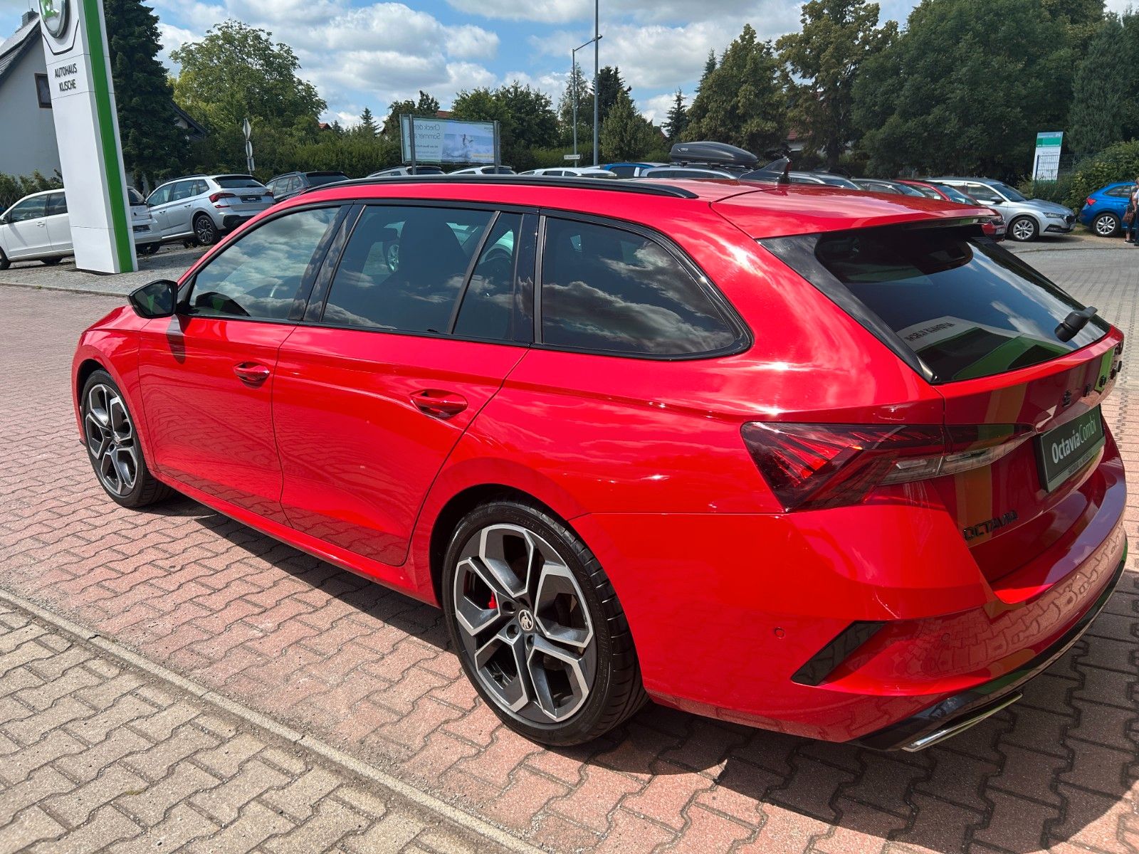 Skoda OCTAVIA Combi RS Plus - Samsaru's Car Outlet