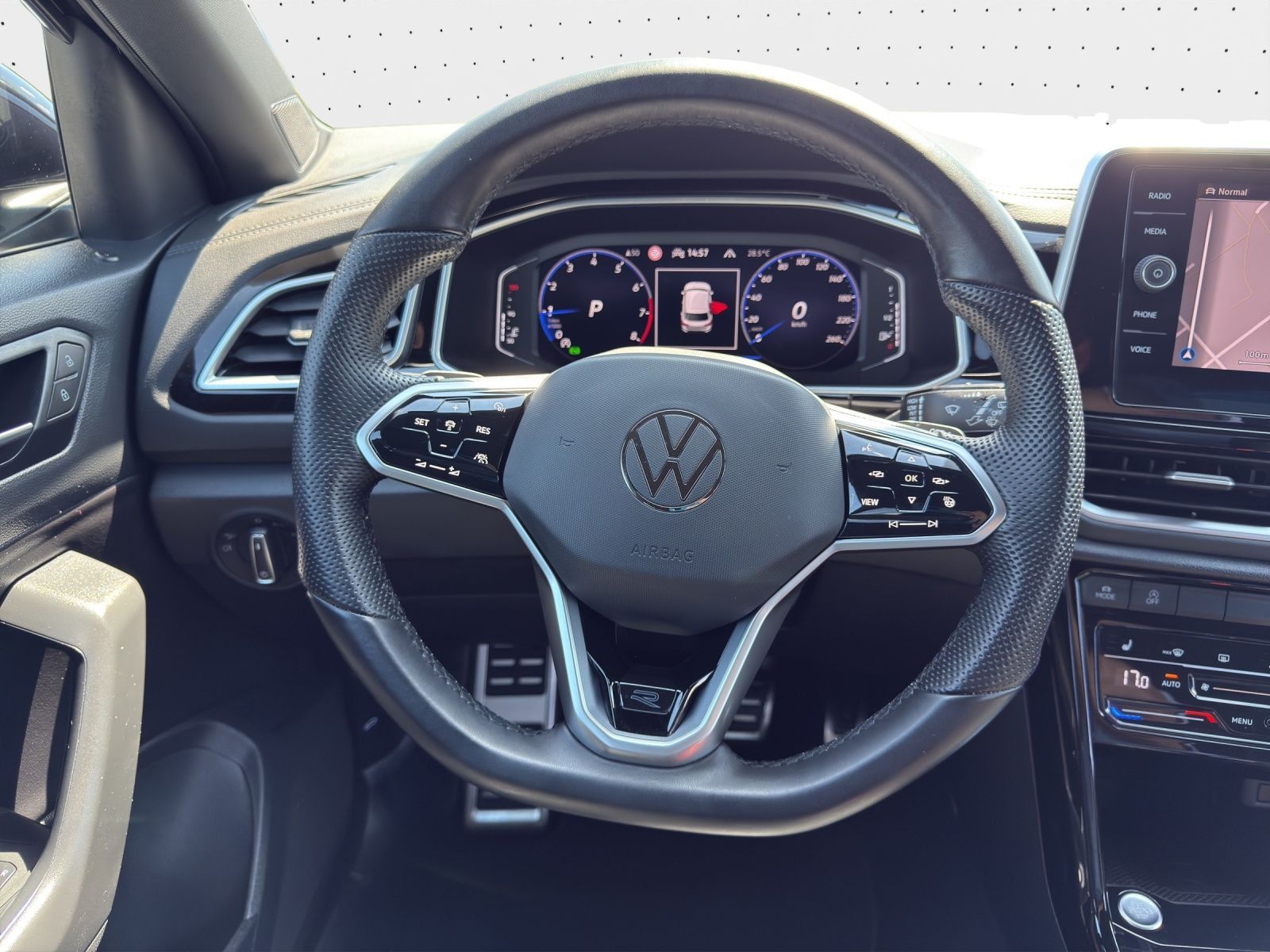 Volkswagen T-Roc 1.5 TSI DSG R-LINE - Samsaru's Car Outlet