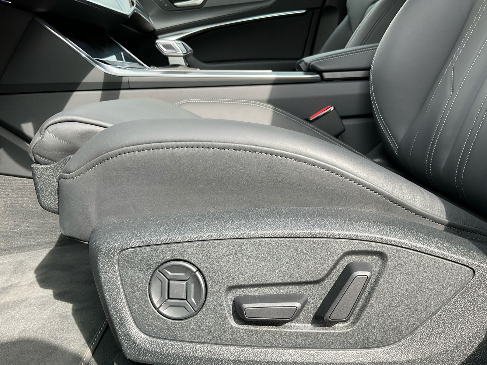 Audi A6 Avant 45 TDI quattro S line - Samsaru's Car Outlet