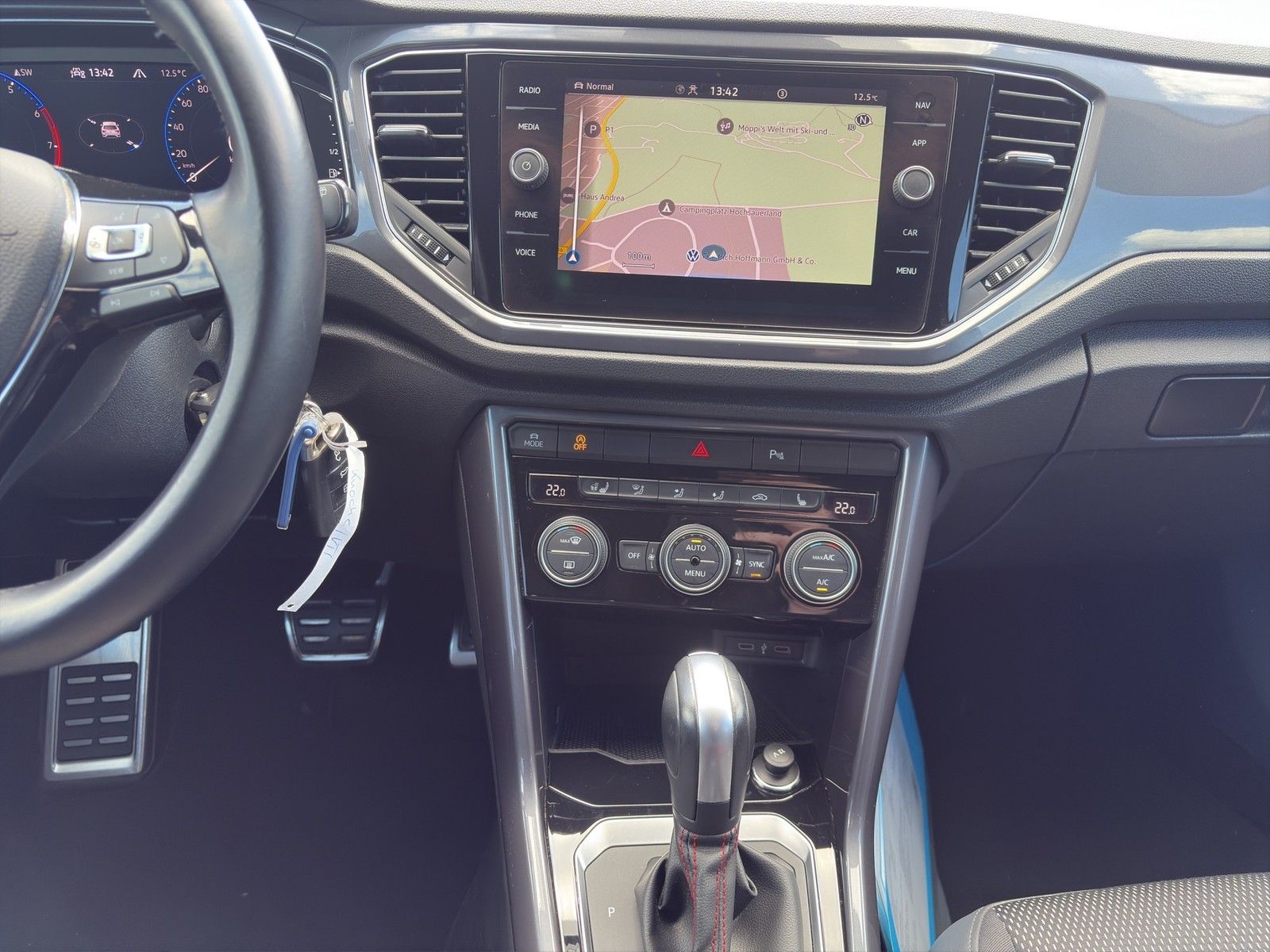 Volkswagen T-Roc 1.5 TSI DSG Sport - Samsaru's Car Outlet