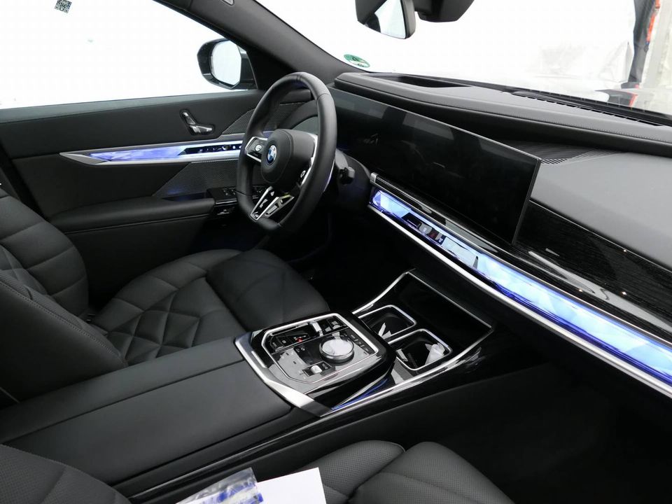 BMW 740d xDrive M Sportpaket Standhzg SkyLounge 21