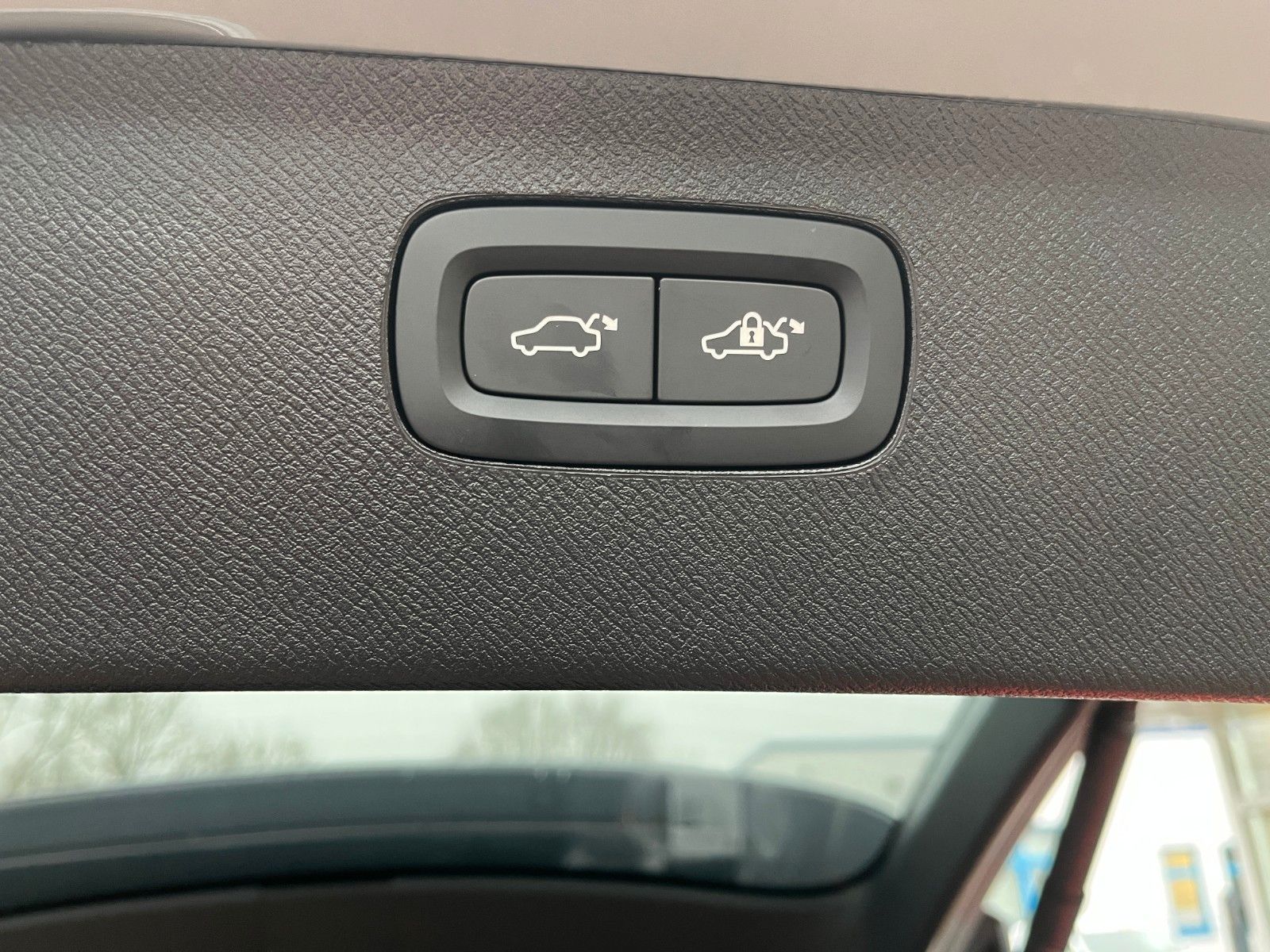 Volvo XC90 T8 Ultra Dark Plug-In AWD - Samsaru's Car Outlet