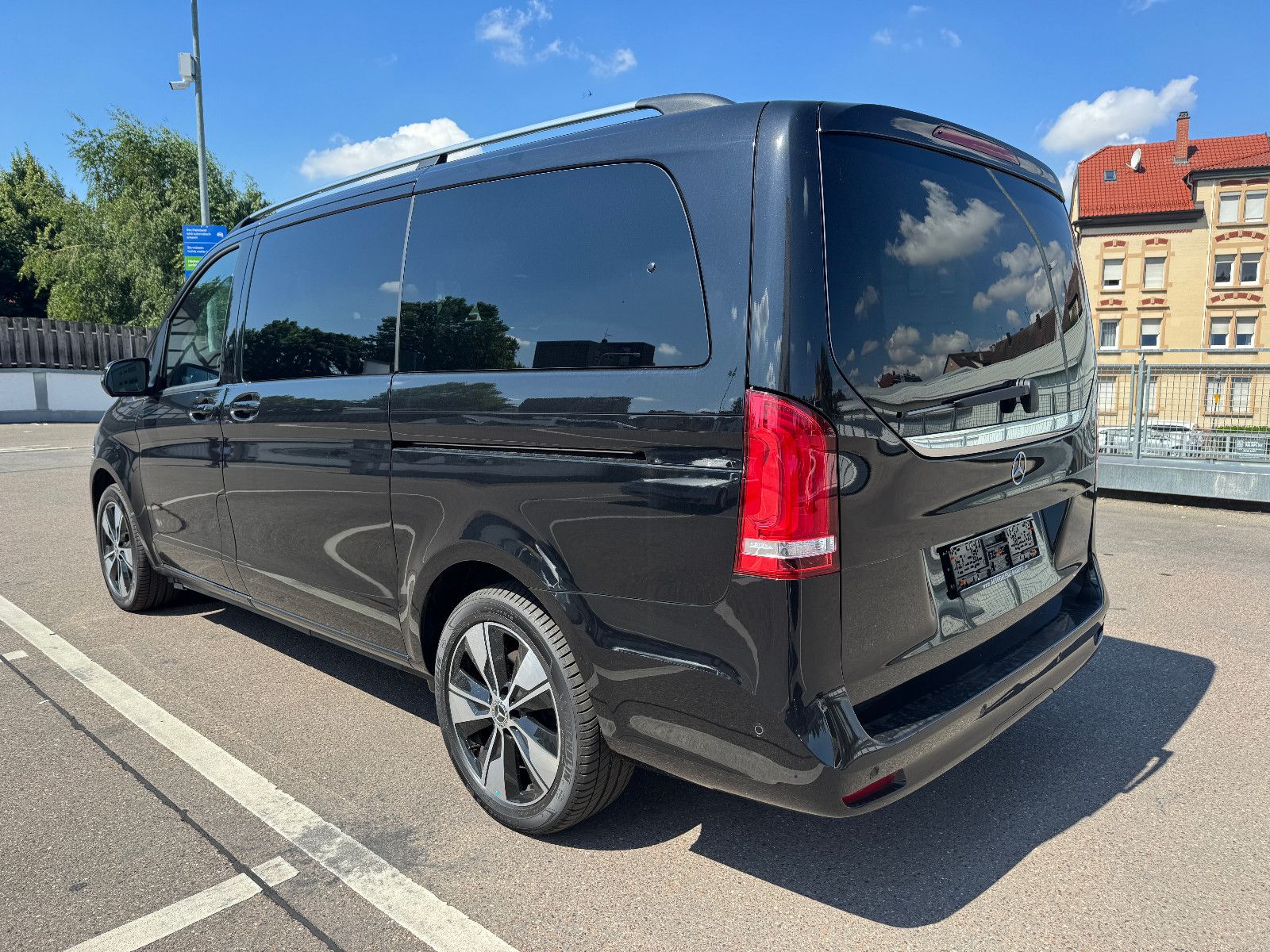 Mercedes-Benz V 220 d lang 4M - Samsaru's Car Outlet
