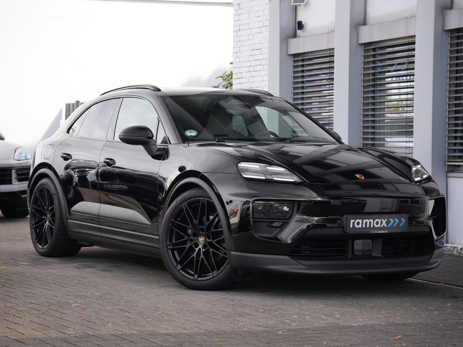 Porsche Macan 4 ACC-LUFTF.-PANO-BOSE-22"RS-LEDER KREIDE
