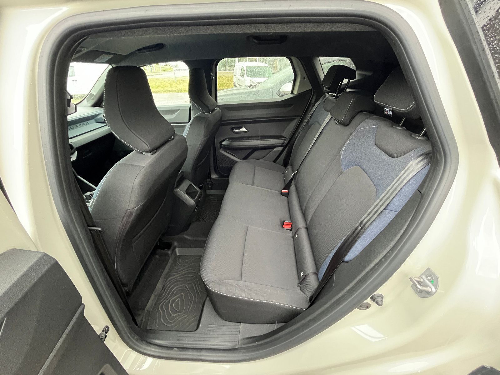 Dacia Duster 140 Mild Hybrid Automatik - Samsaru's Car Outlet