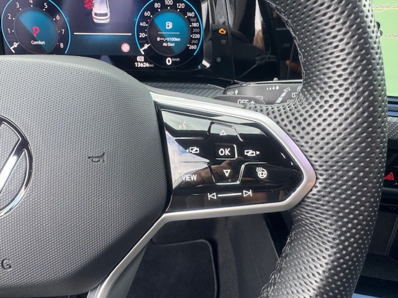 Volkswagen Golf VIII R-Line 1.5 eTSI DSG - Samsaru's Car Outlet