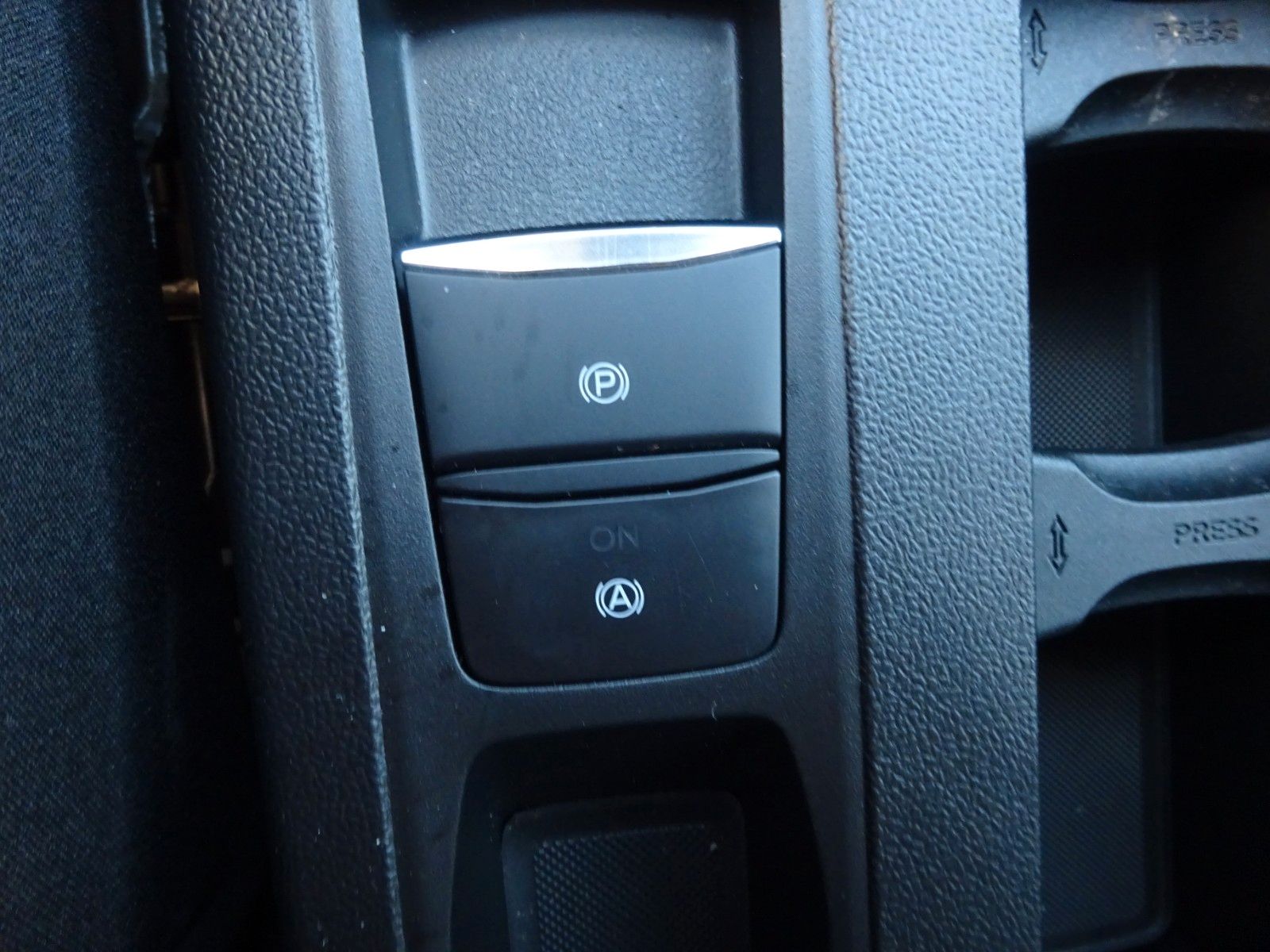 Ford Focus Turnier ST-Line X Autom AHK iACC HuD