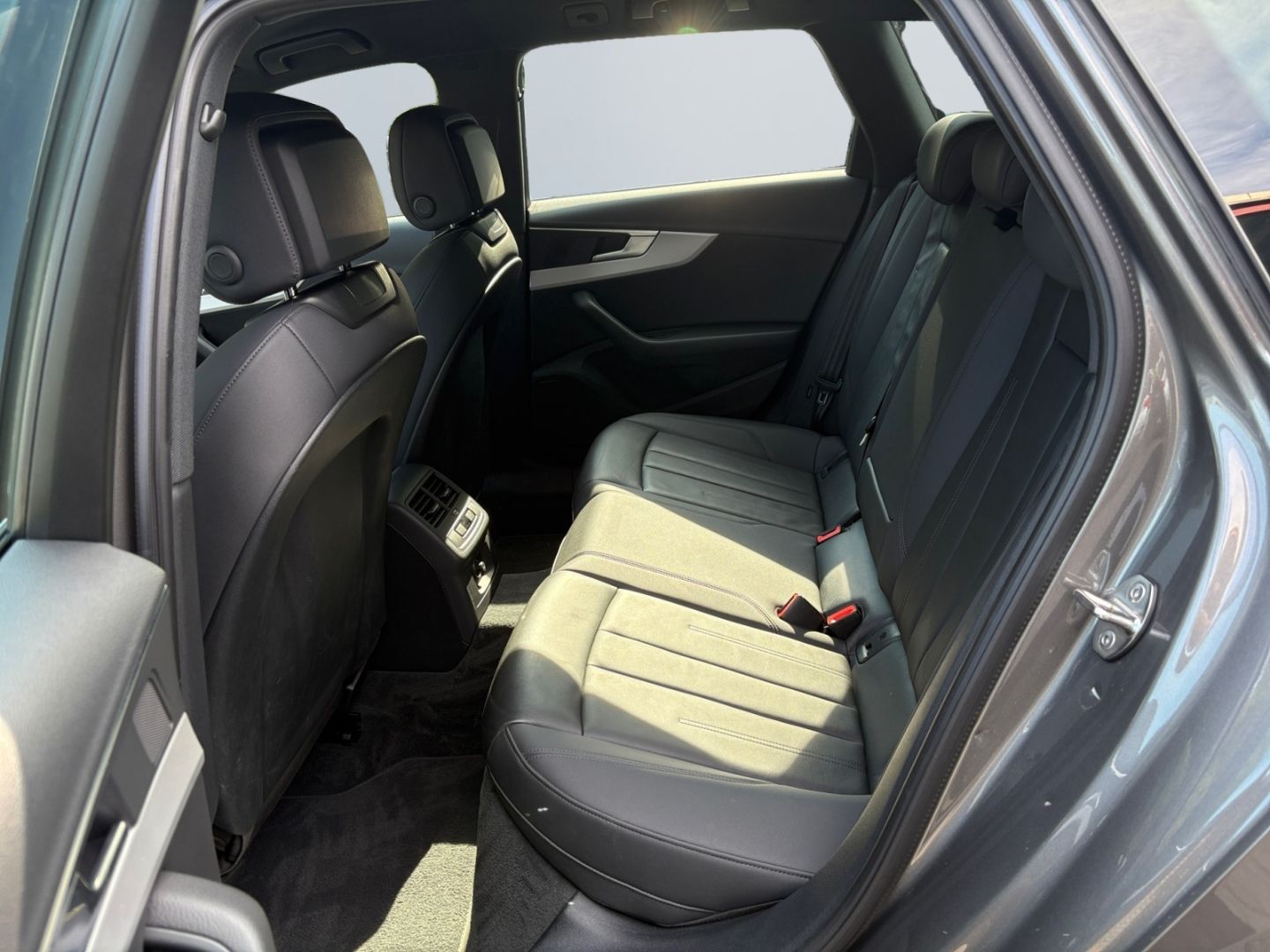 Audi A4 Avant 35 TFSI S tronic advanced - Samsaru's Car Outlet