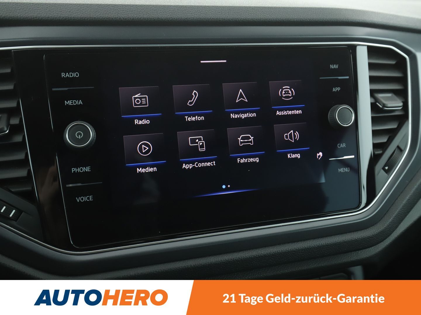 Volkswagen T-Roc 1.5 TSI ACT R-Line - Samsaru's Car Outlet