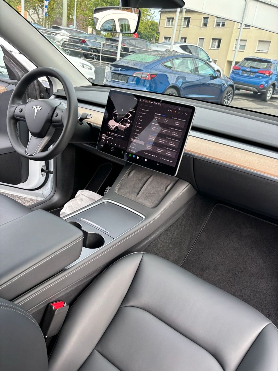 Tesla Model Y Long Range Dual AWD # AHK # MWST.