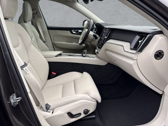 Volvo XC60 Inscription T6 AWD 19''LM Pano eStandhz AHK