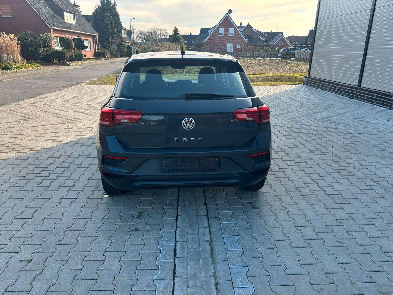Volkswagen T-Roc - Samsaru's Car Outlet