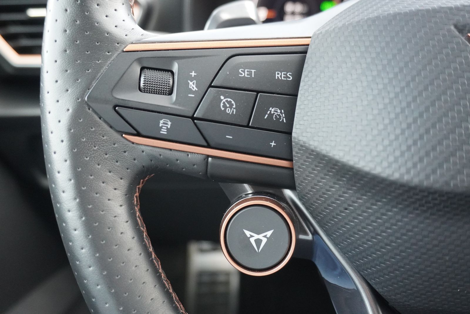 Cupra Leon 1.4 e-HYBRID - Samsaru's Car Outlet