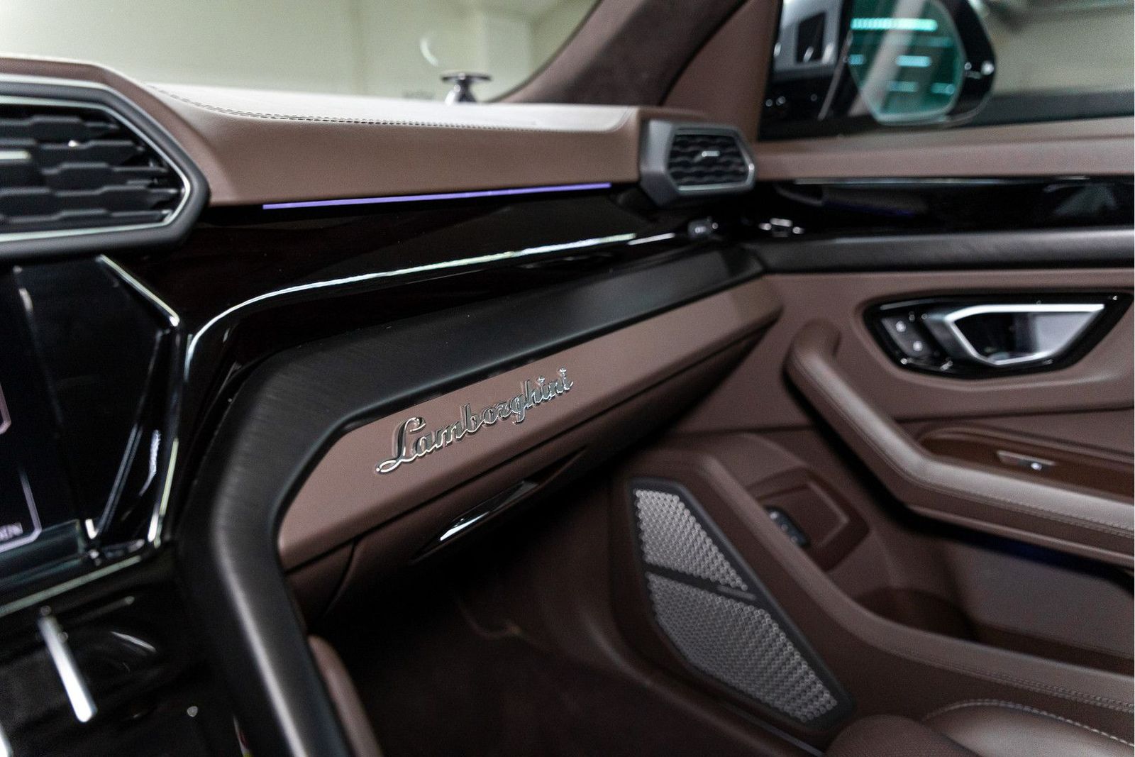 Lamborghini Urus S - Samsaru's Car Outlet