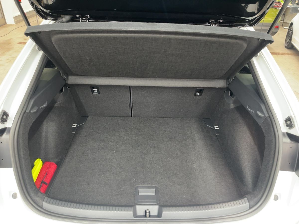 Volkswagen Taigo 1.0 TSI R-Line - Samsaru's Car Outlet