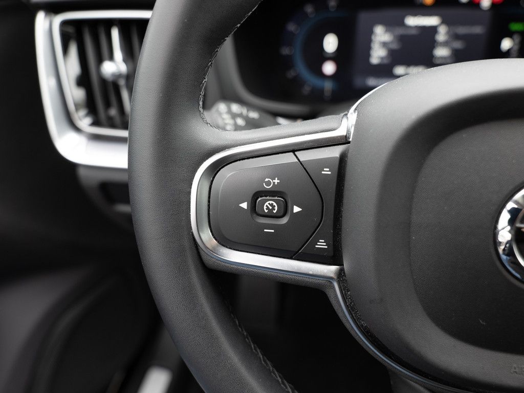 Volvo V60 2.0 Core Recharge Plug-In Hybrid AWD 1.Hand