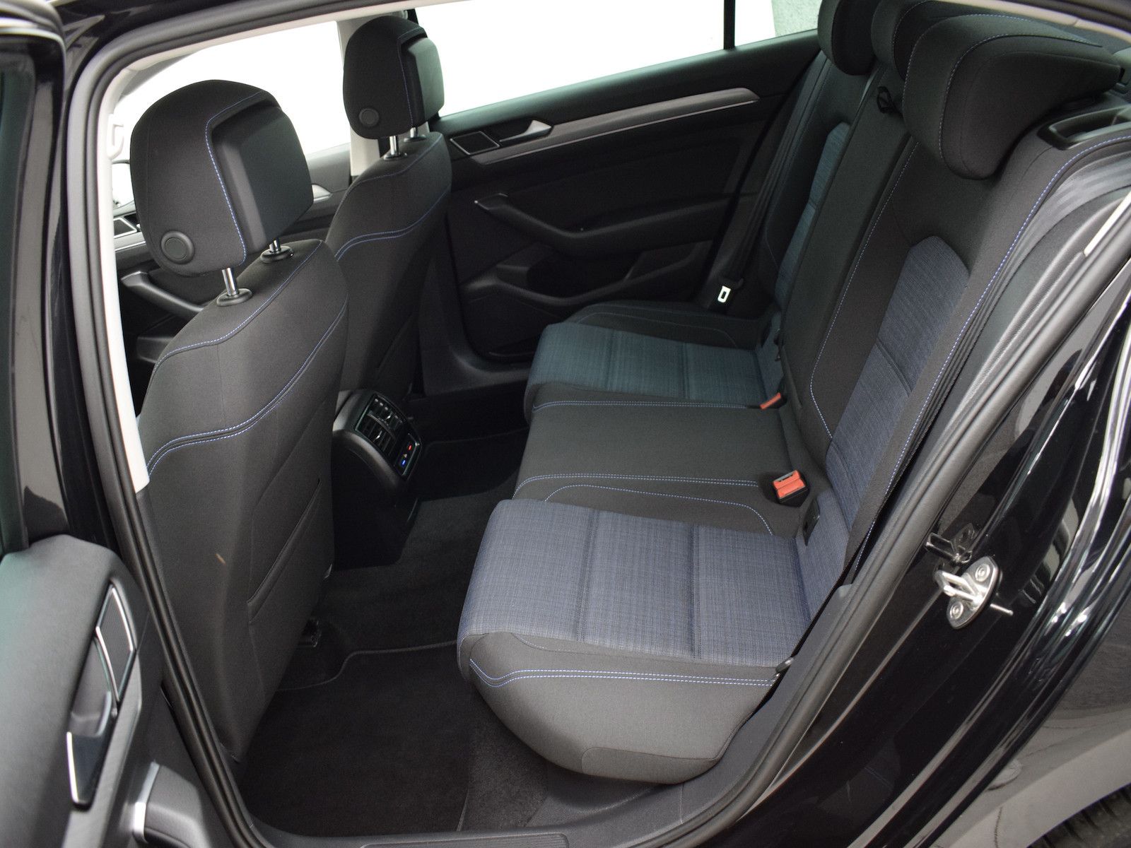 Volkswagen Passat GTE 1.4 Limousine - Samsaru's Car Outlet